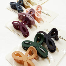Load image into Gallery viewer, Mini Knotted Hair Claw Set. New fashion. ￼