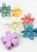 Load image into Gallery viewer, Daisy Matte Hair Claw