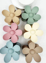 Load image into Gallery viewer, Matte Tone Daisy Hair Claw Sets fashion jewelry