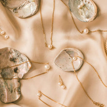 Load image into Gallery viewer, Pearl Choker Necklace