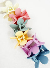 Load image into Gallery viewer, Daisy Matte Hair Claw