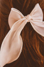 Load image into Gallery viewer, Pearl Long Bow Clip