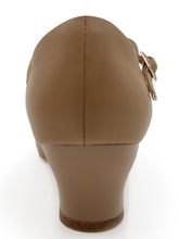 Load image into Gallery viewer, Capezio Cassie Jr. Character Shoe 831