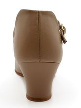 Load image into Gallery viewer, Capezio Jr. Footlight Character Shoe 550